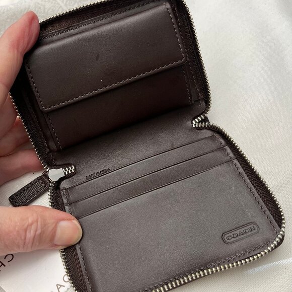Coach Leather zippered Wallet - Dark Brown textured surface - NW Tag - Picture 4 of 5
